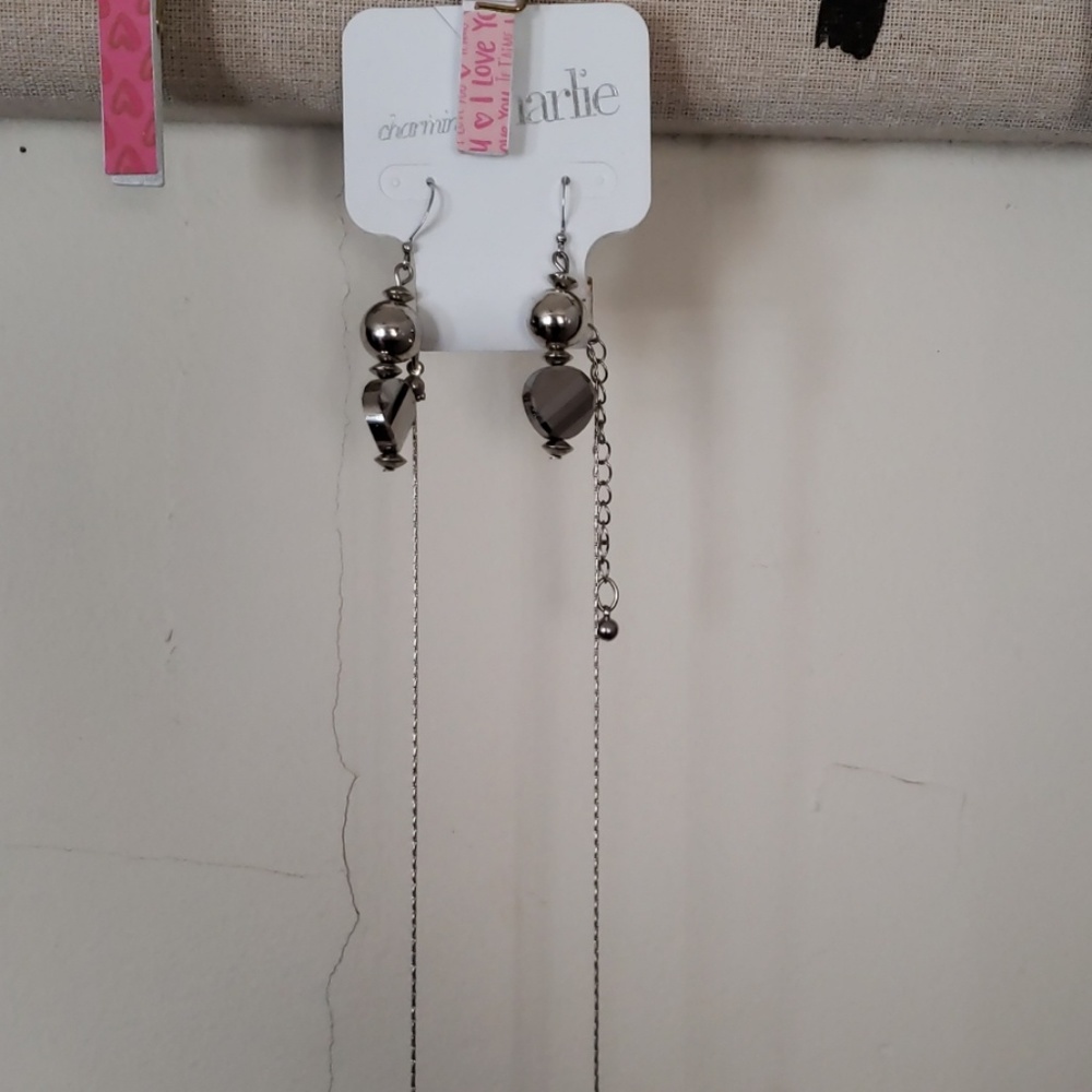 Earnings and necklace set